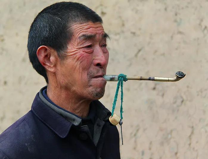 丈夫那没有人样的爹没了，作为儿媳妇我连老家都没回