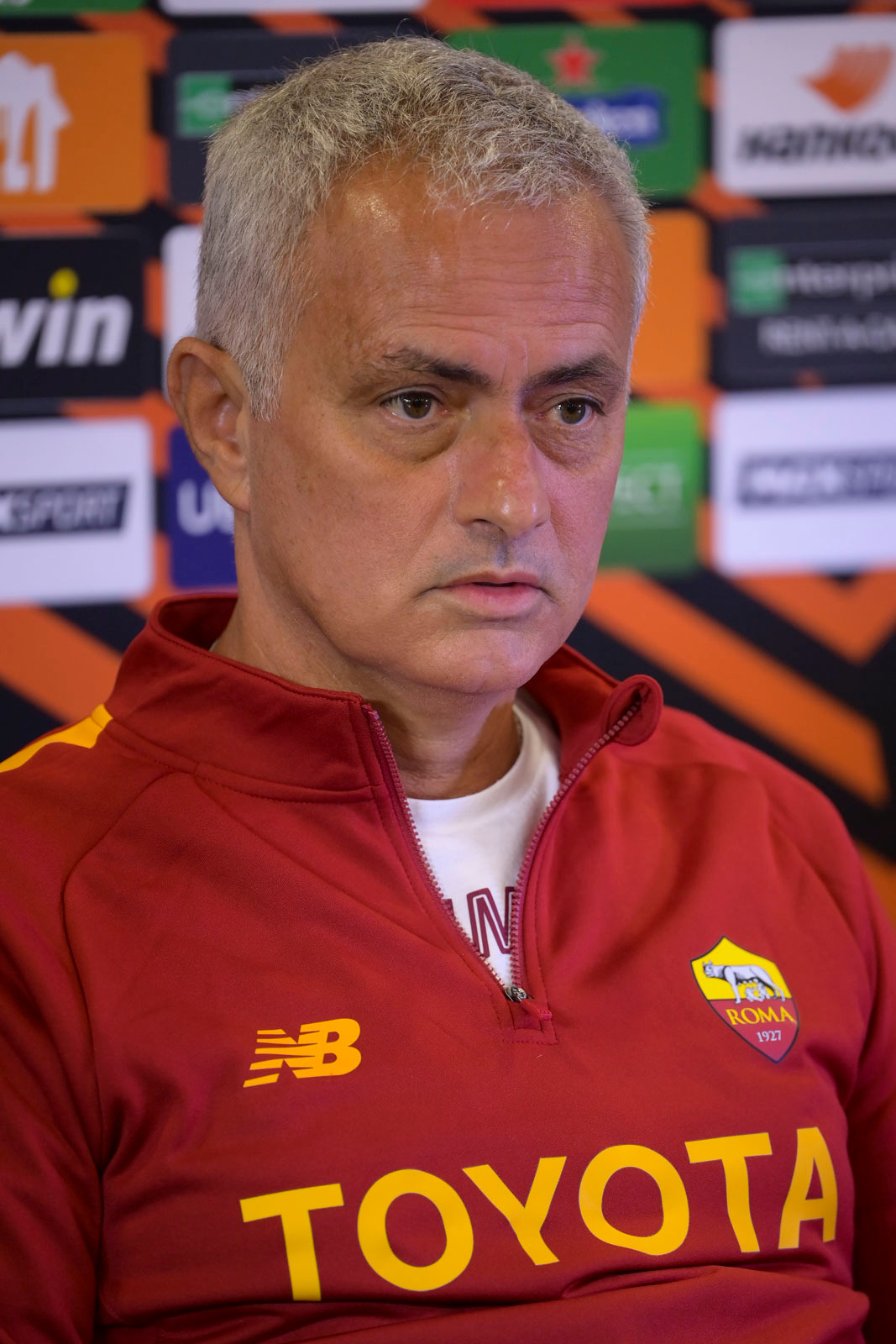 穆里尼奥让哈里凯恩后撤,卡尔斯多普穆里尼奥