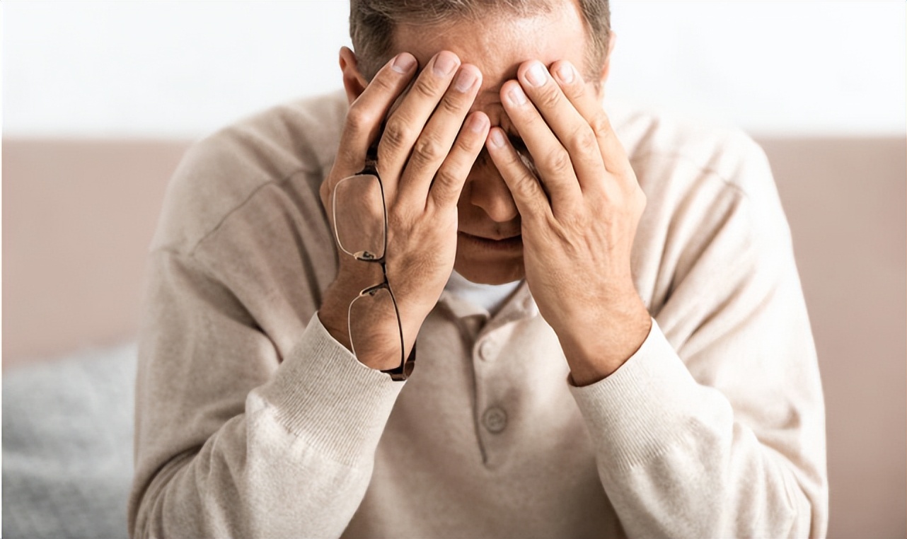 老人身上有一股怪味吗？建议55岁后，远离3个习惯，老了或没味