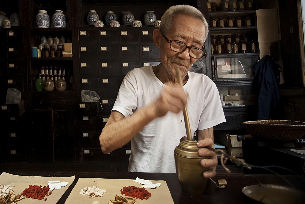 电池大王钟馨稼为美国捐款,钟馨稼做的是什么牌子的电池