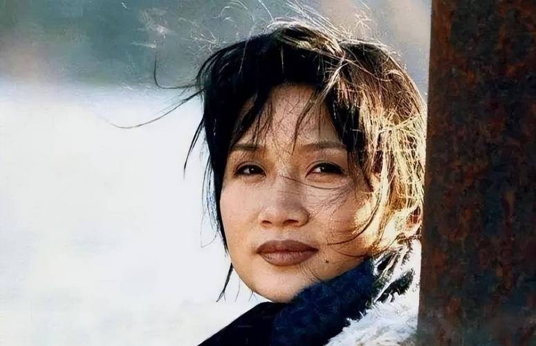 歌手李娜为何在巅峰时期出家,歌手李娜出家现状