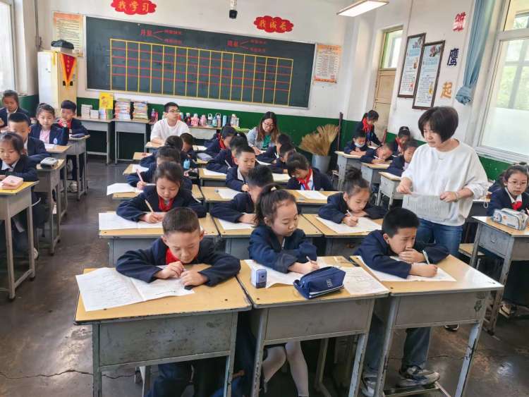 垣曲县七一小学家访活动记录表,垣曲县七一小学感恩教育