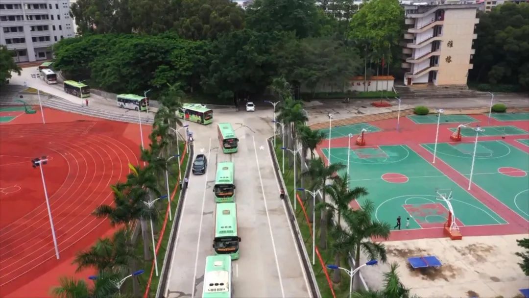 高考加油考生统计,高考千万考生奔赴考场