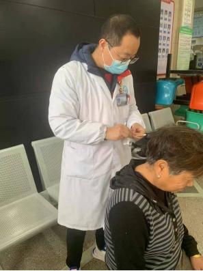 「我为群众办实事」华宁县人民医院中医医院开展“多科联合下乡义诊”活动