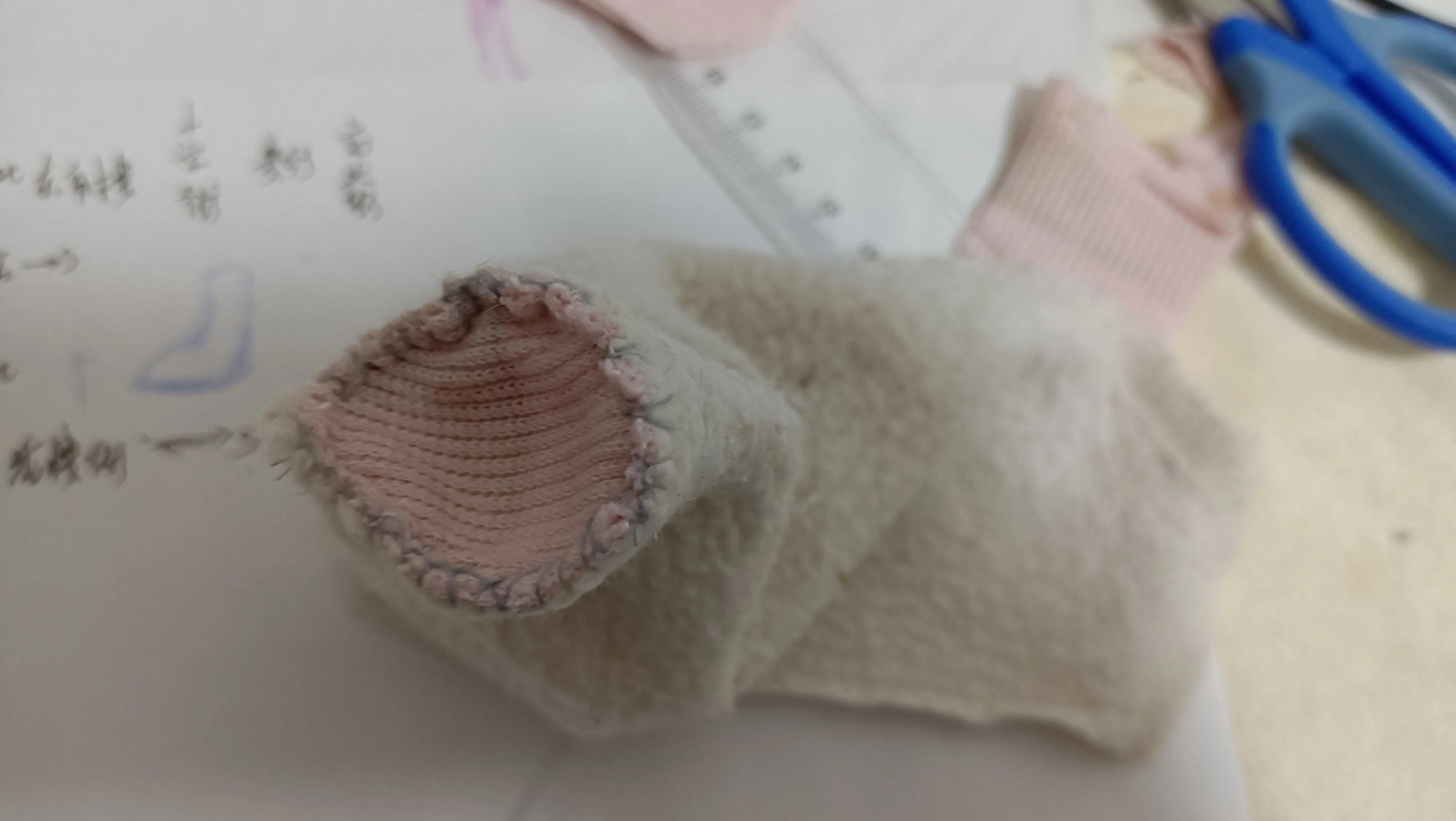 自制狗狗防尘袜子视频,自制狗狗袜子的做法