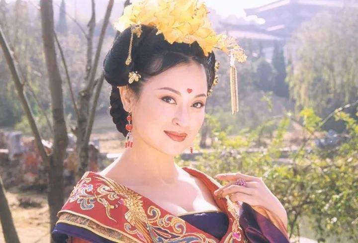 白居易《长恨歌》解析：杨贵妃到底怎么死的，死后到底去了哪里？