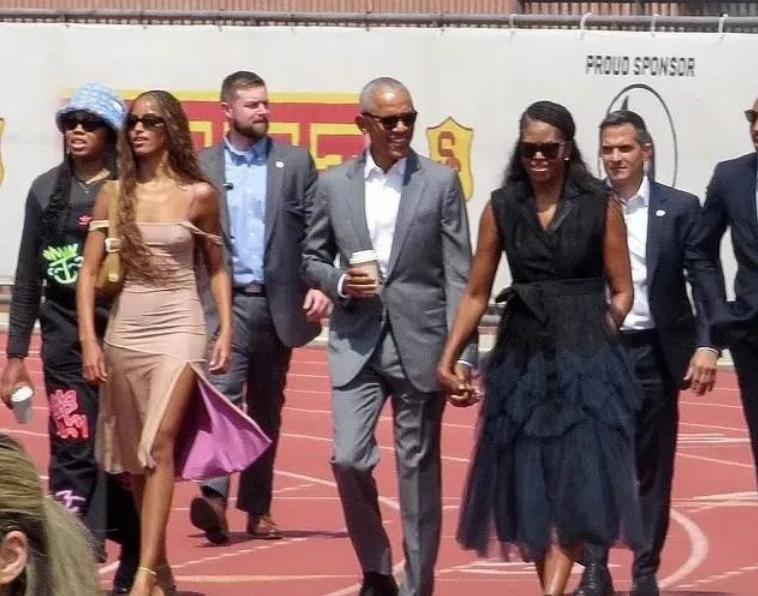 张艺谋毕业典礼,张艺谋参加长子毕业礼