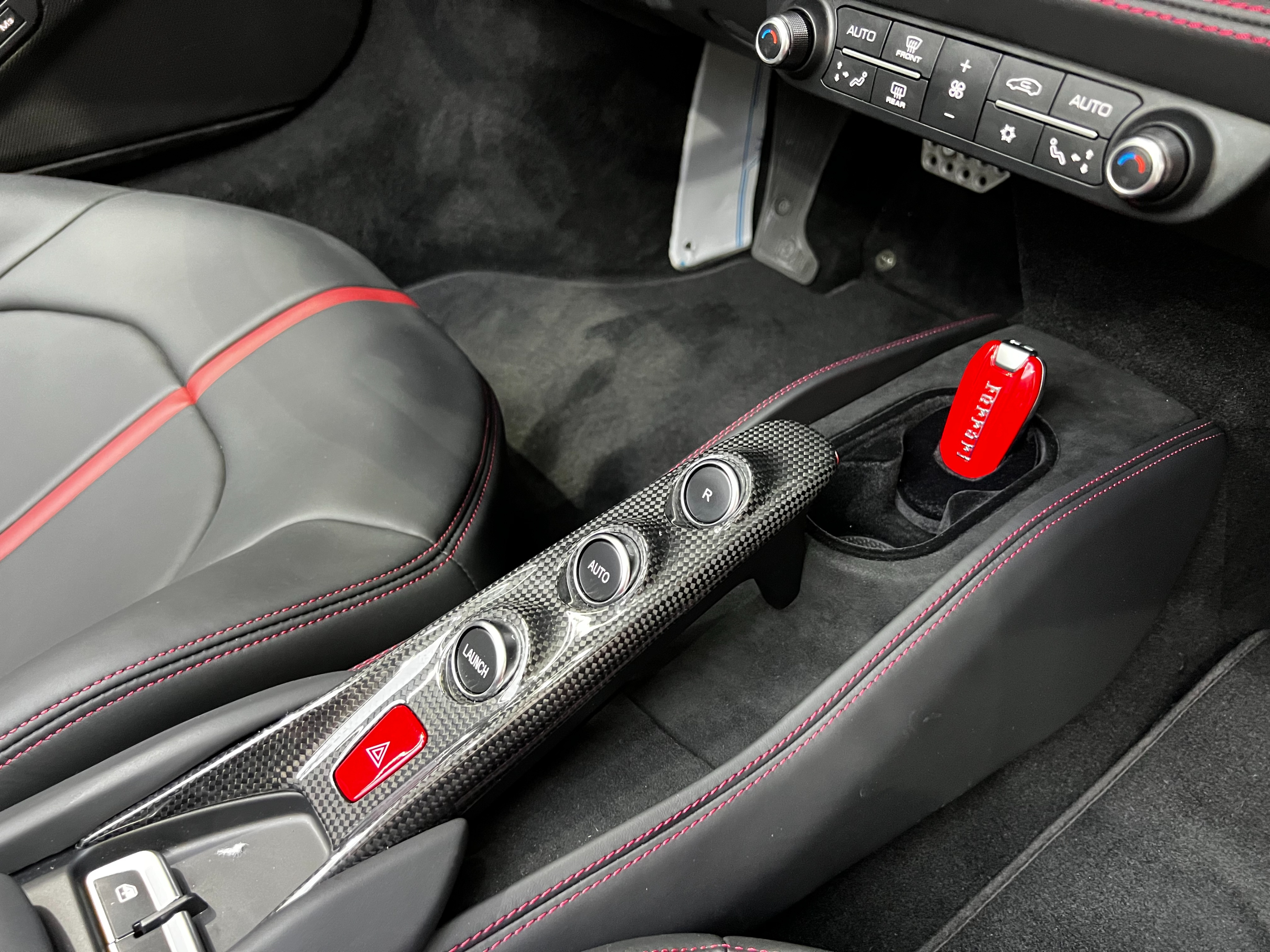 法拉利f8敞篷版落地顶配,法拉利f8敞篷版和硬顶版选择