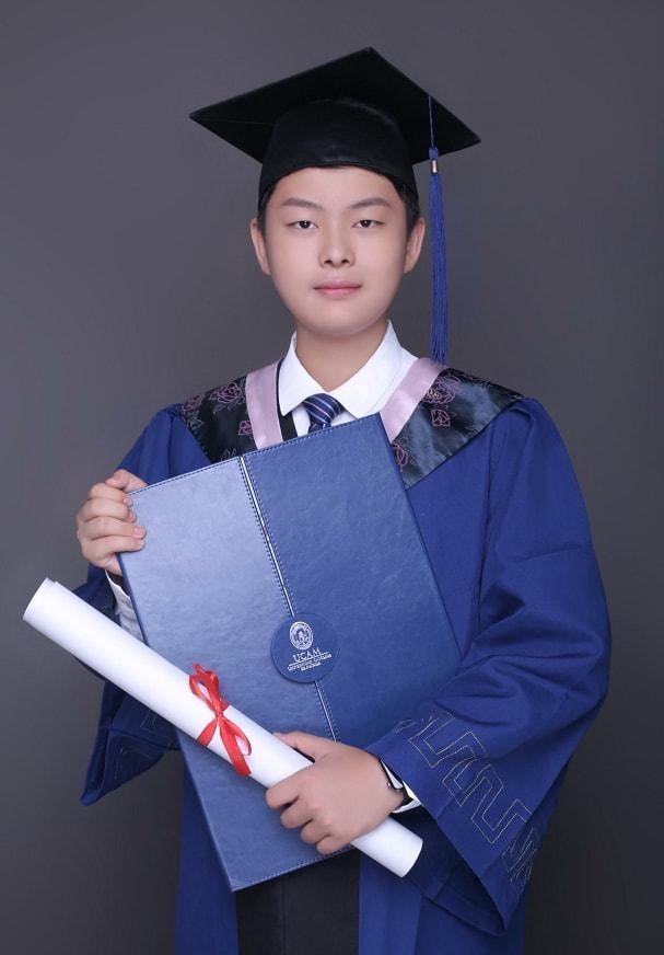 10年前被父母逼迫雪地里奔跑男孩,11年前被父母逼零下10度跑的男孩