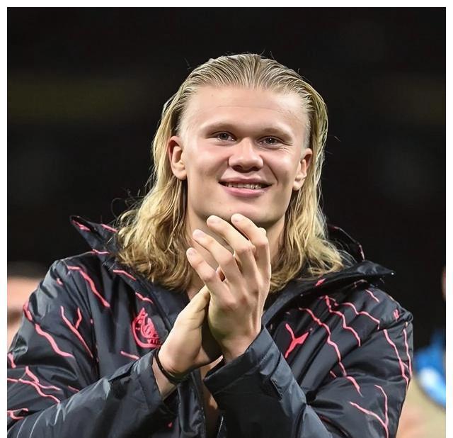 哈兰德帅气进球,哈兰德曼城首秀