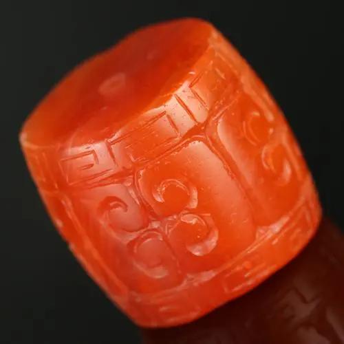 说南红玛瑙是“破石头”的点进来，1800字告诉你什么是南红玛瑙！