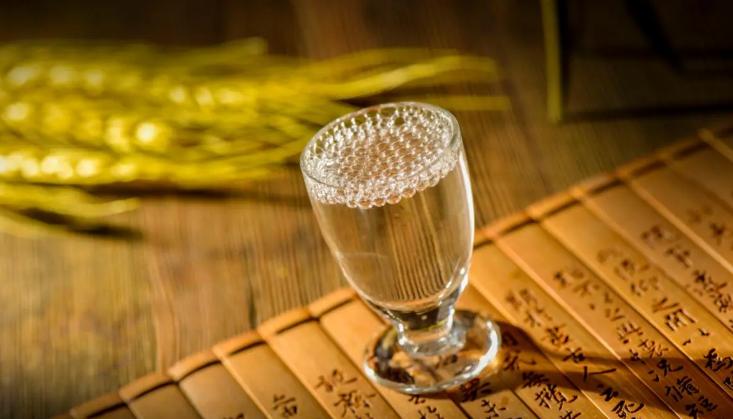 超市买酒安全,买白酒去超市还是去店里送人