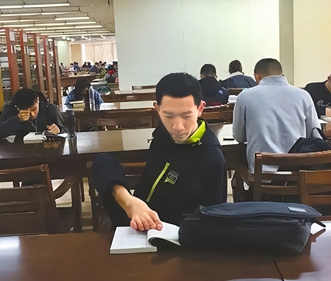 无臂男孩彭超高考,四川无臂青年彭超是哪个高中的