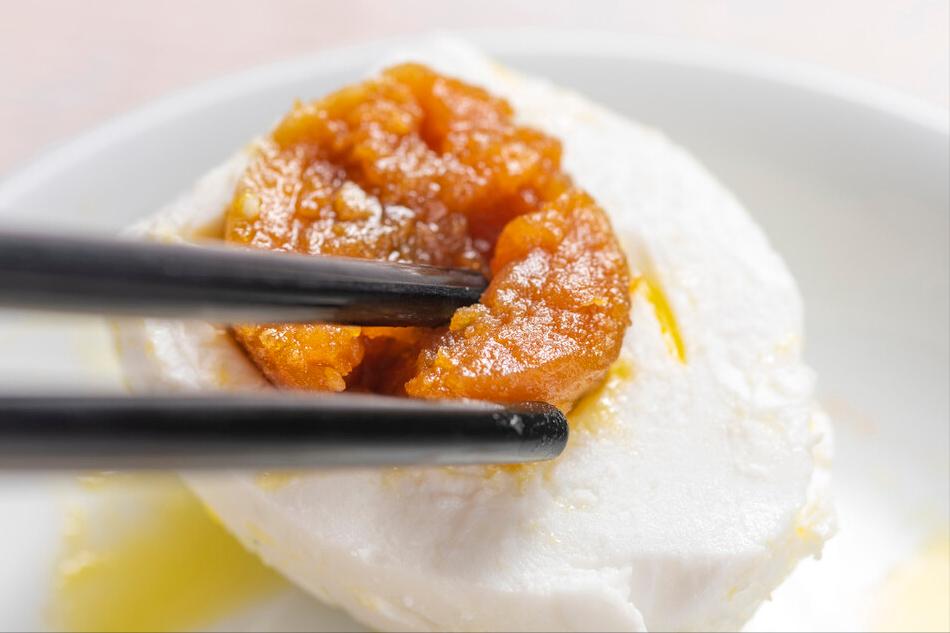 盐水腌咸鸭蛋的正确方法,不用泥巴快速腌咸鸭蛋的做法