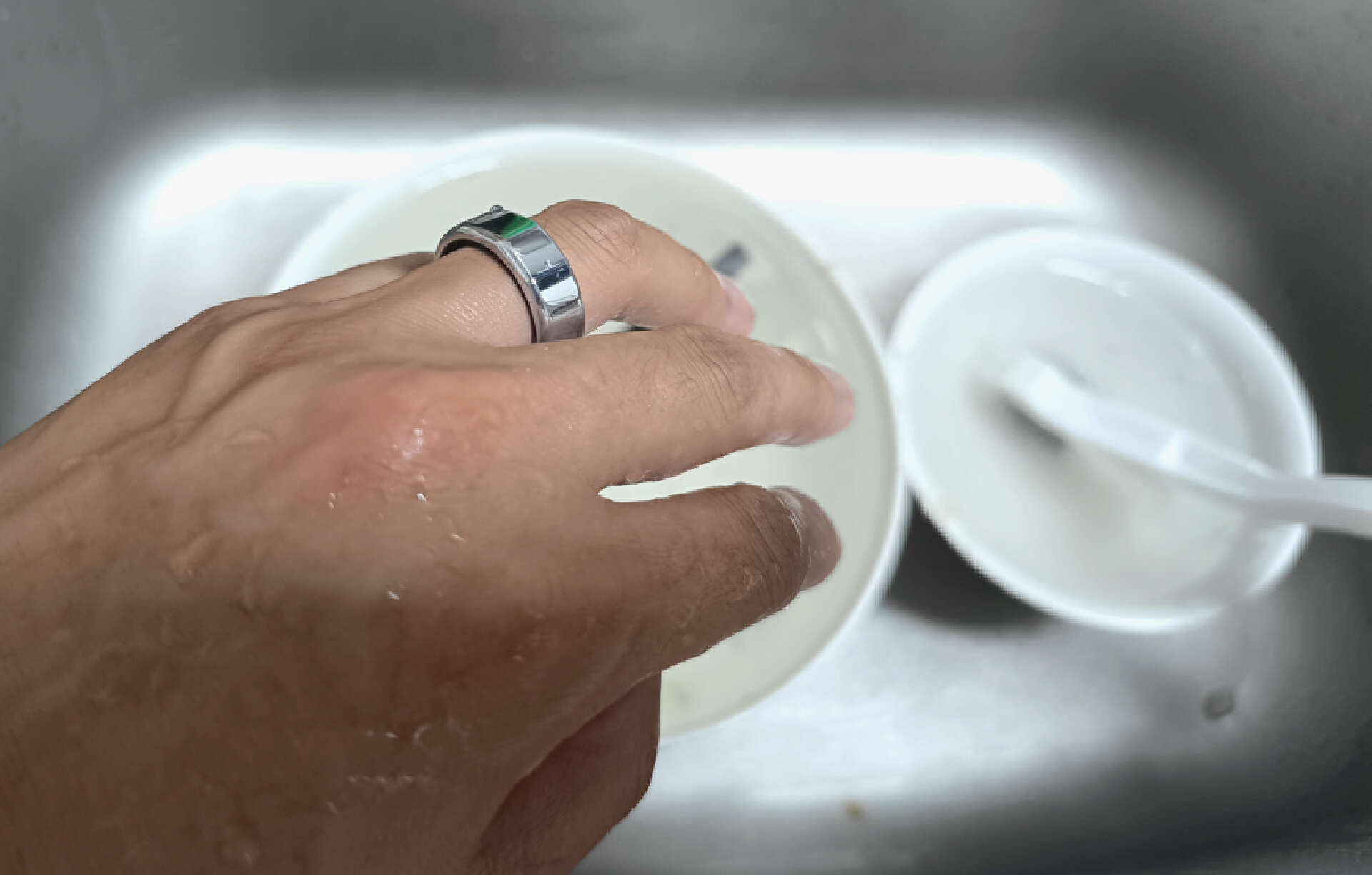 有了QuzzZ智能指环,送老婆礼物多了一份贴心选择