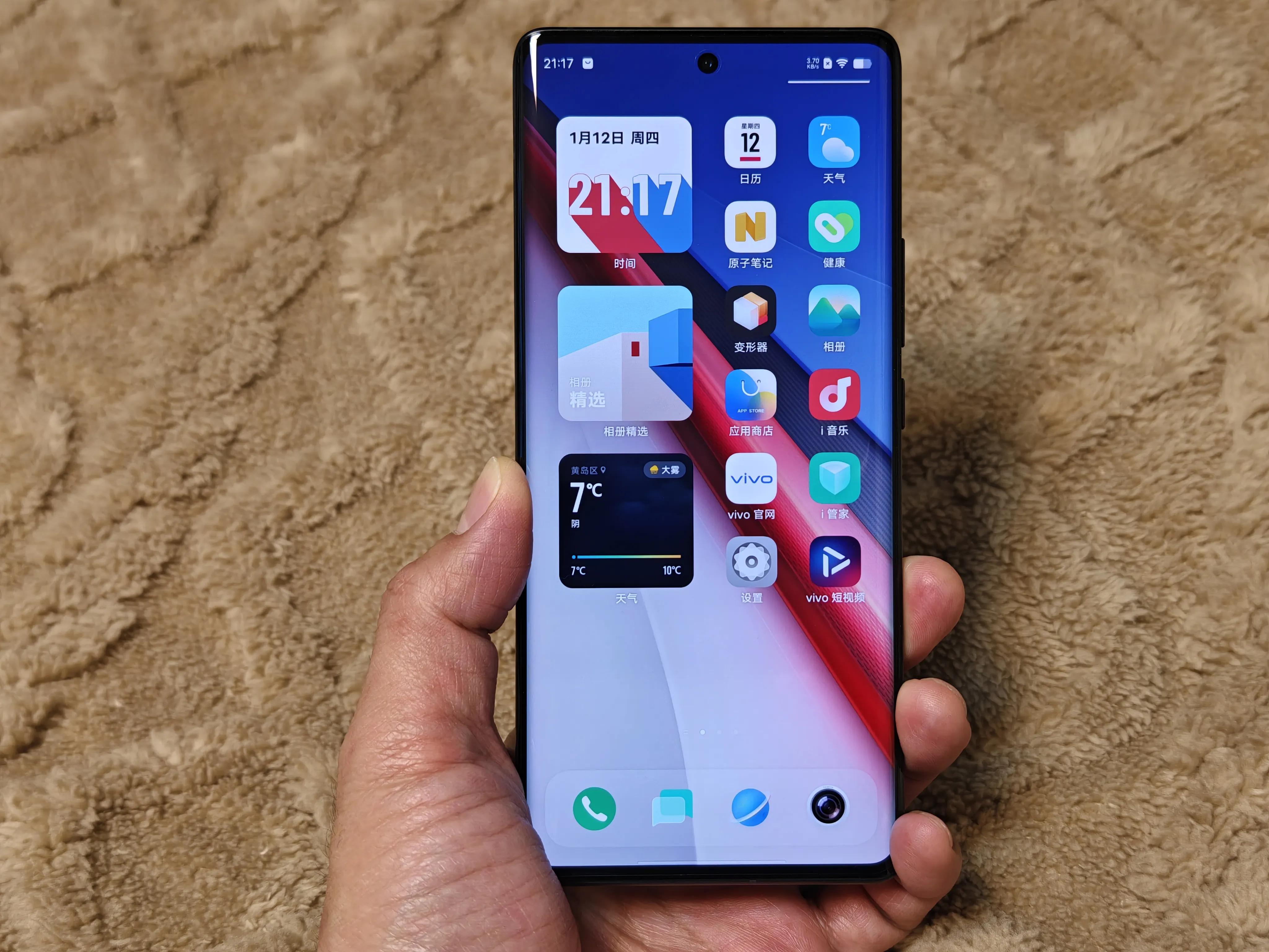 iqoo和小米哪个值得入手,iqoo跟小米哪个更值得入手