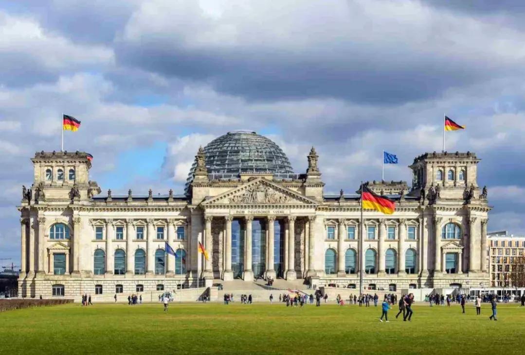 哪国护照全球最强,通行世界最多国家的护照