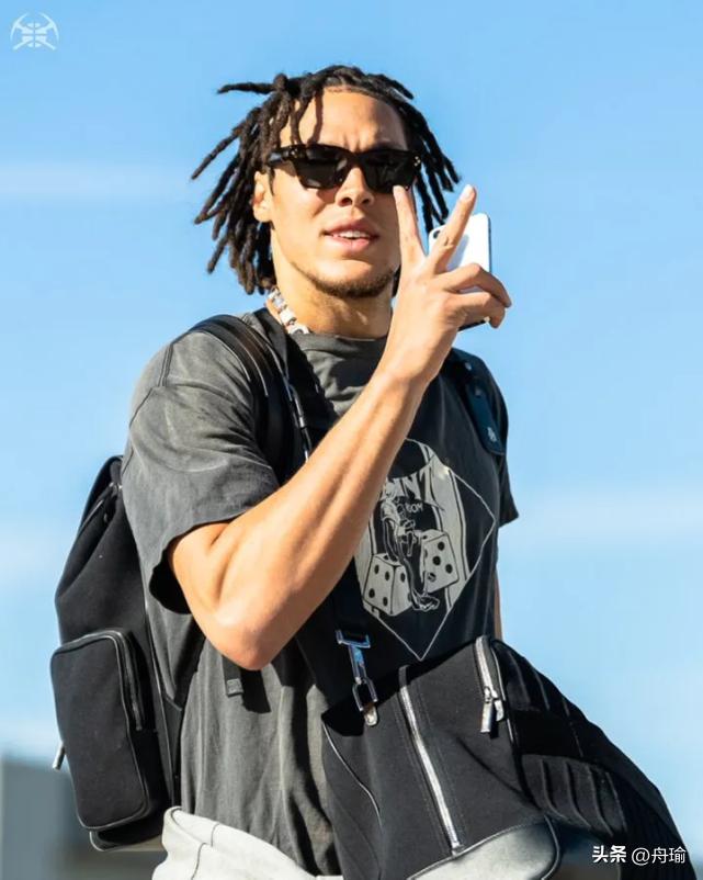 小卡欧文最新消息,nba欧文小卡