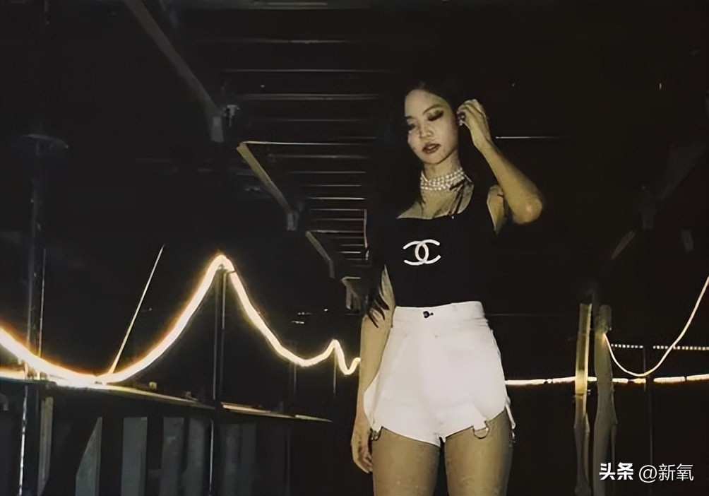 徐娇发泳衣照引热议,徐娇回应泳裤女装照争议