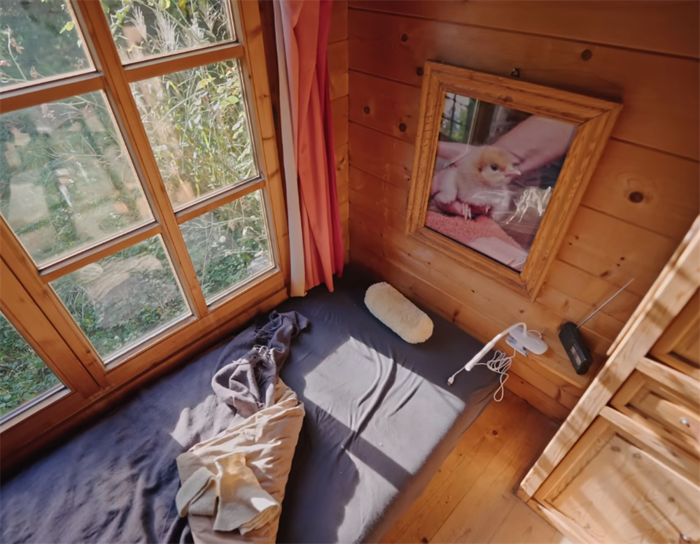 发现一位74岁奶奶的蜗居：16㎡小家没电没暖气，她却一住就是30年