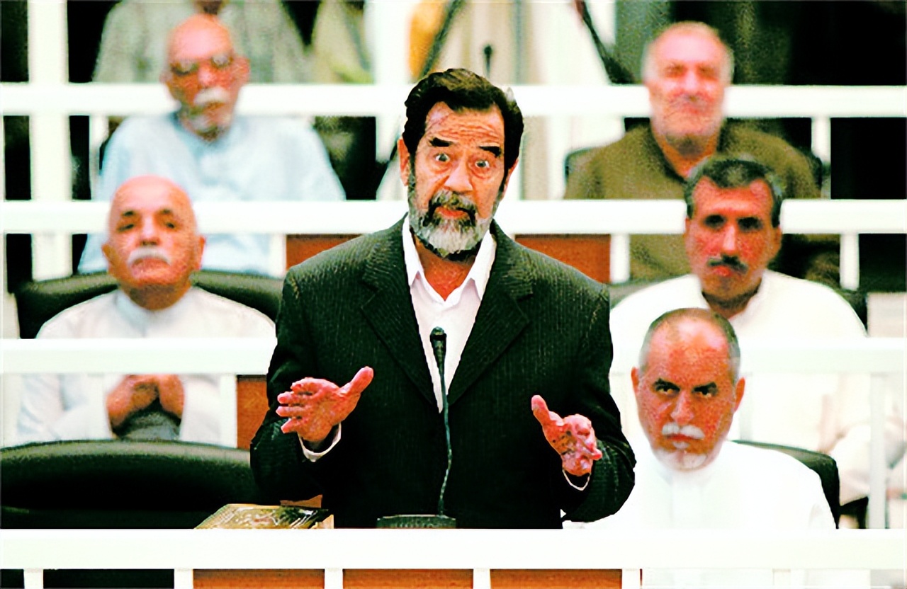 审判萨达姆的法官后来死得更惨,美军绞刑萨达姆合法吗