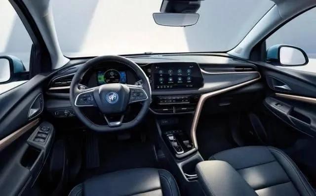 4s店收400元上牌费贵吗,4s店花500元上牌需要自己弄吗