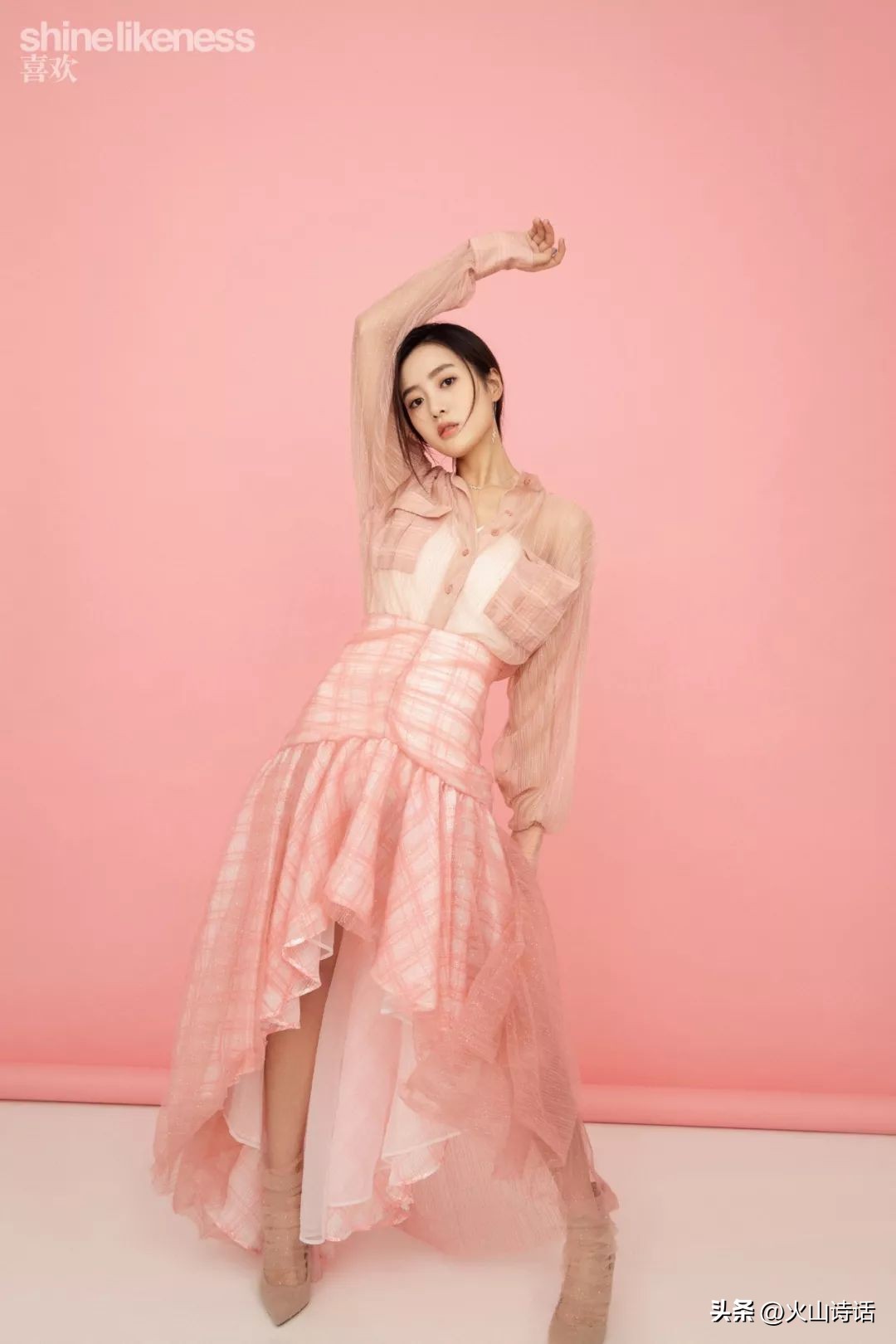 王梓薇：95后小花中的一颗新星，写真很甜很甜啊，太爱了！