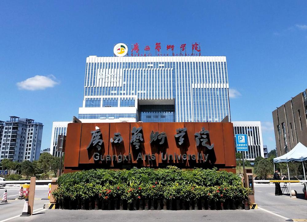 「鸿凯家具」携手广西艺术学院定做食堂餐桌椅