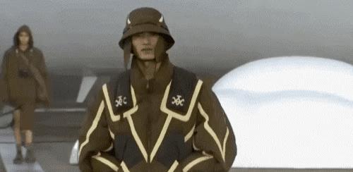 李宁跌下神坛最新消息,李宁跌入神坛