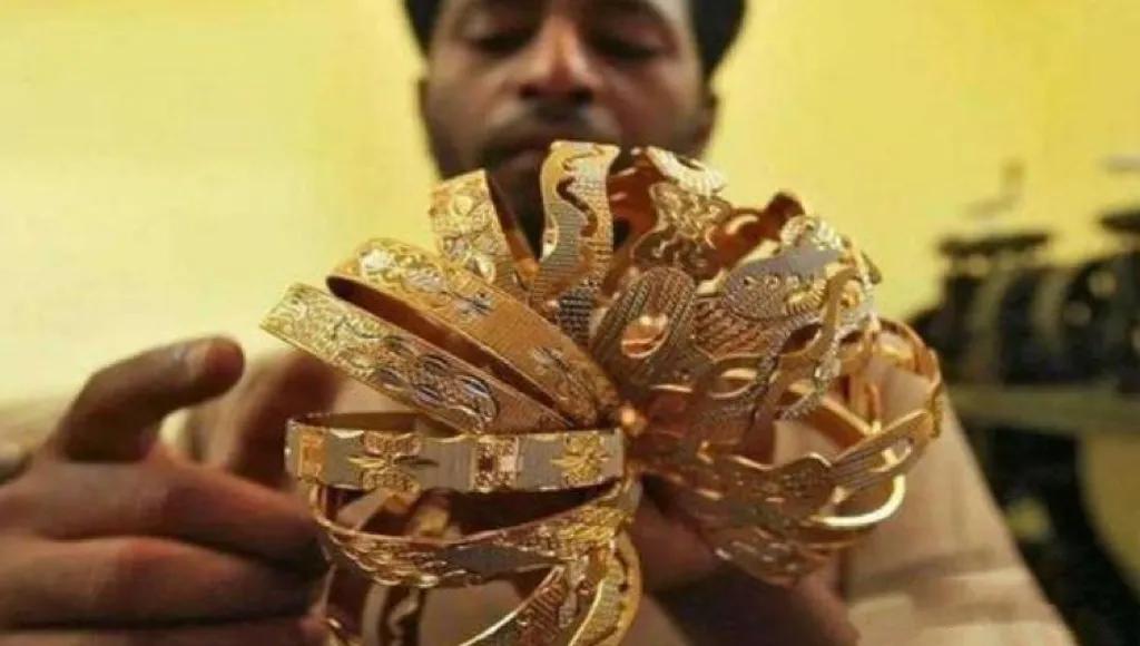 印度人评价1500元一条金链 (印度人为什么不能戴金链)