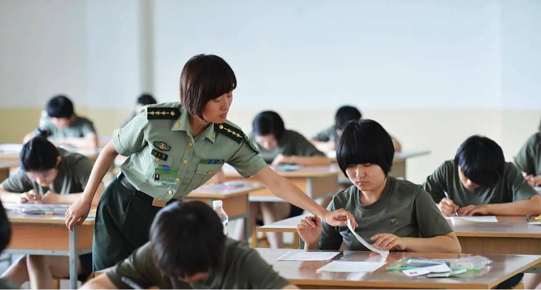 在校大学生当兵还是毕业后当兵好,大学期间当兵和毕业当兵的区别