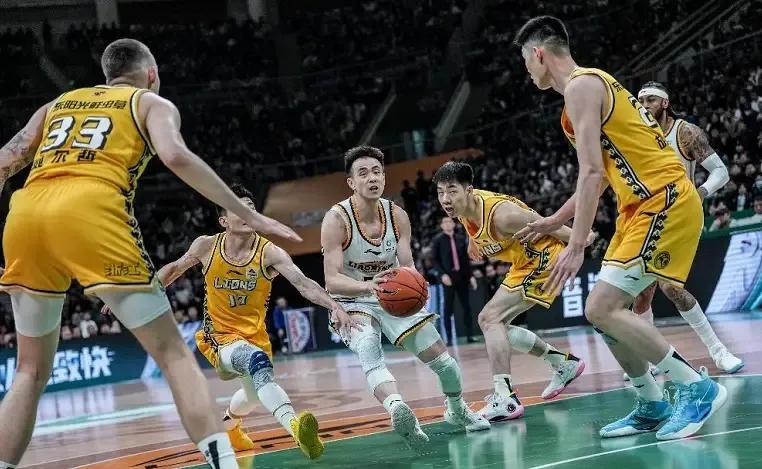 cba广东vs辽宁g3赵继伟徐杰,cba最惹争议的几名裁判