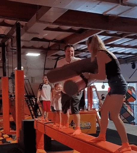 惊!13岁少女意外发现家庭录像带,竟然揭露父亲肮脏的秘密!