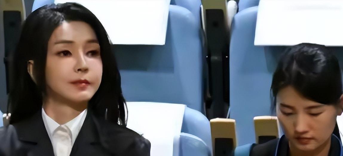 联合国大会现场惊现韩式*气娃充**娃！韩总统夫人大秀硅胶假脸引发轰