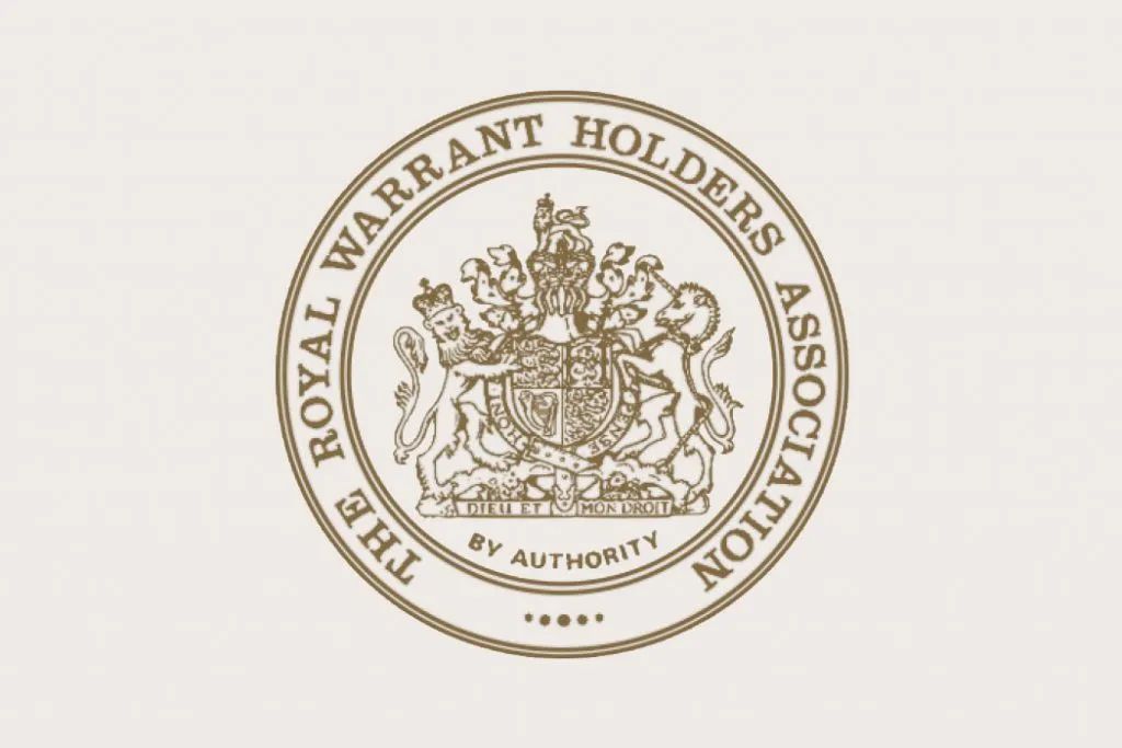 汉服市场催熟“妆娘”“簪娘”职业/韩国出现首个百货二手商品馆