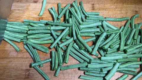 长豆角怎样做菜疙瘩好吃,长豆角怎么炒下饭
