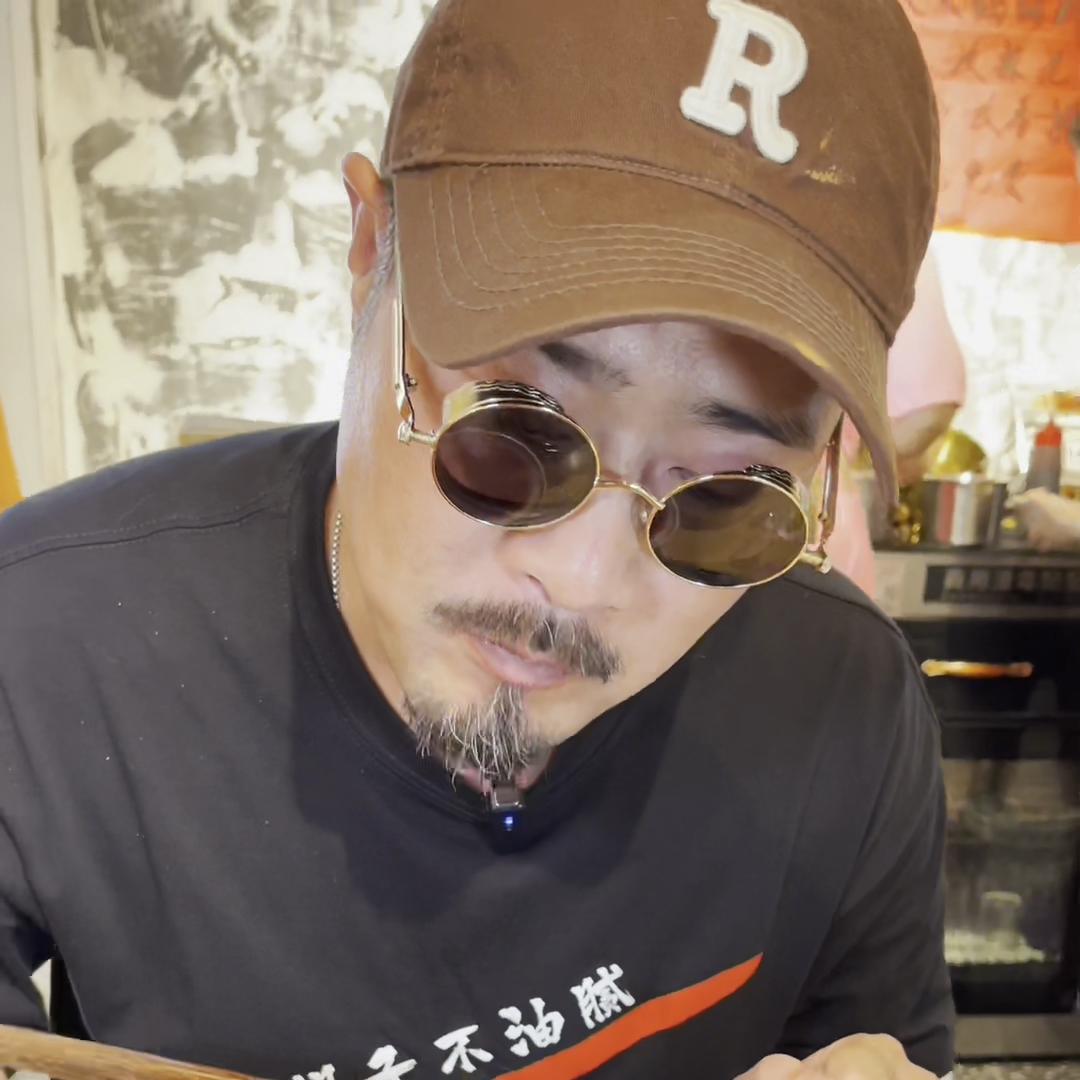 很久没吃到这么优秀的锅底了，就是离我有点远，虢镇的朋友...