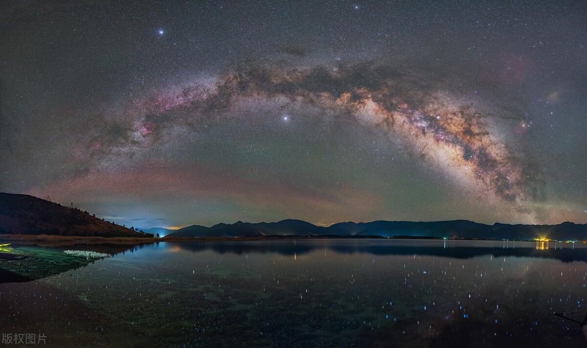 从银钩到玉盘,古诗词中的月亮,每一句里都藏着一个绝美雅称