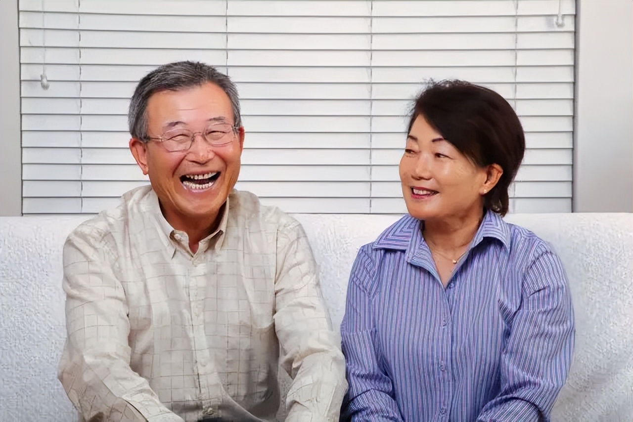 日本夫妇一年收入多少钱,日本厚生年金夫妻2人每月拿多少