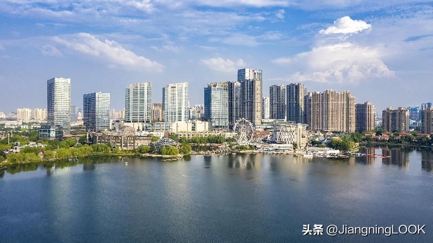 南京江宁大学城半程马拉松第一名,江宁大学城马拉松比赛照片