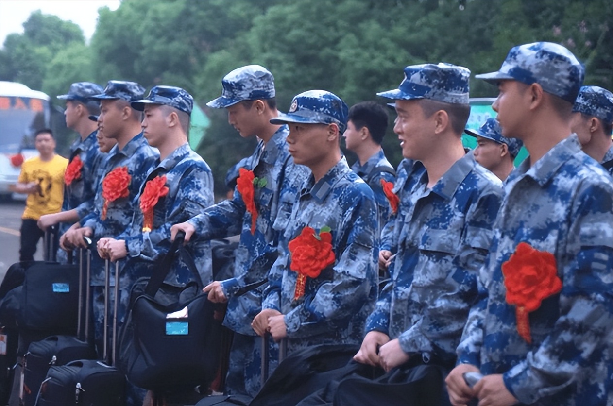 专科生入伍和专升本哪个前景更好,大专参军专升本政策