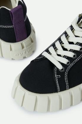 除了vans还有什么好的板鞋,帆布鞋vans哪款好