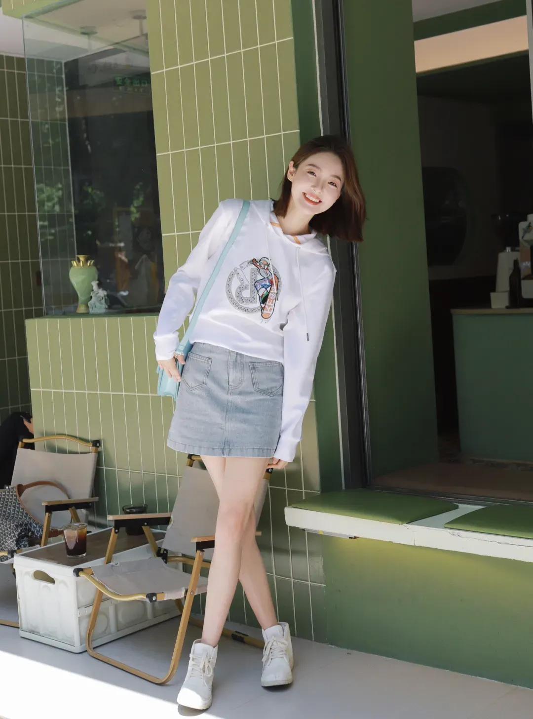 “裙子”这么穿真惊艳！不上膝、不花哨、要收腰，高级优雅又减龄