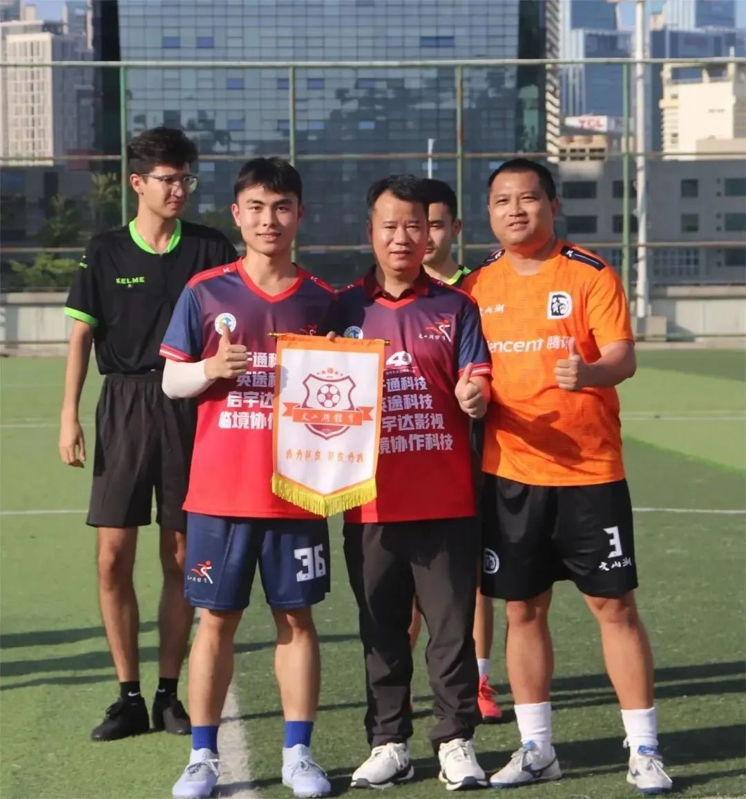 踢足球的学长,踢足球印象深刻的同学