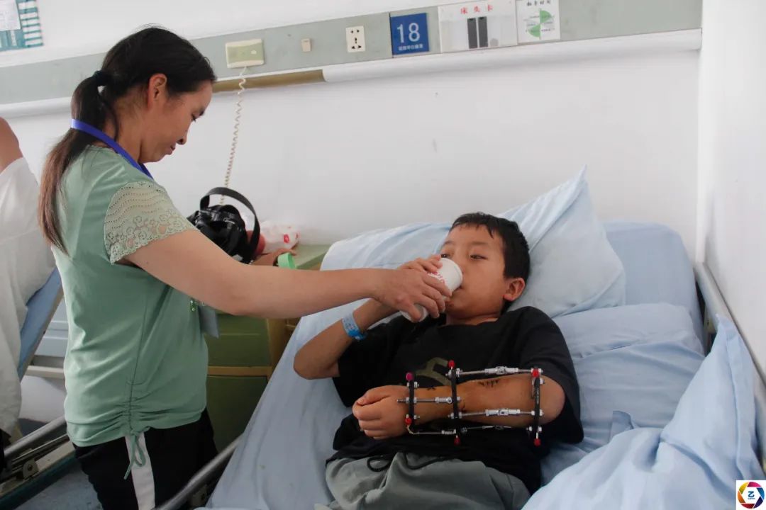 男子被石头砸伤怎么办,小男孩被石头砸到后续