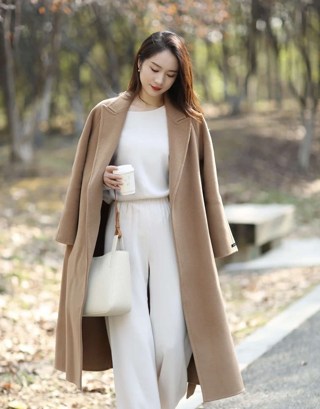 棕色的鞋子棕色大衣怎么搭配衣服,棕色大衣的穿搭技巧