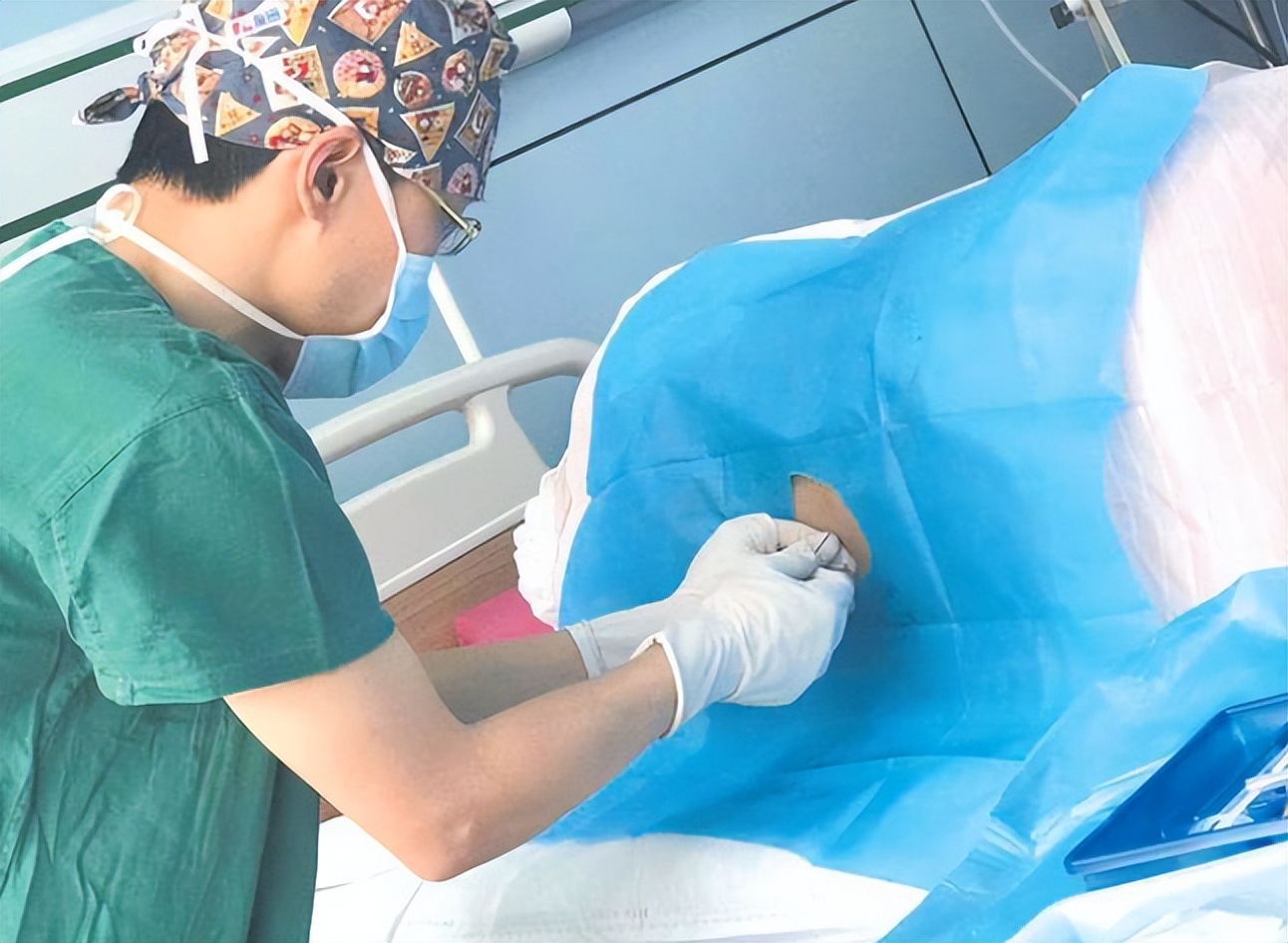 生孩子顺产肚子疼还是腰疼,生完小孩妈妈腰疼腰直不起来