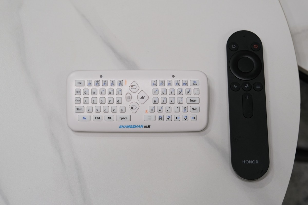 为了玩游戏买个游戏机,为了玩游戏买了显示器