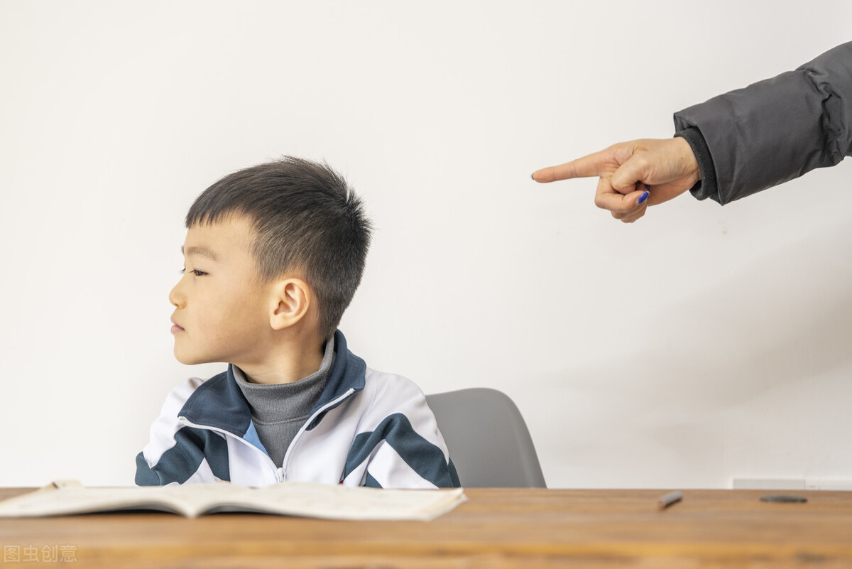家长催小朋友催得焦虑怎么办,孩子焦虑叛逆暴躁不与父母沟通