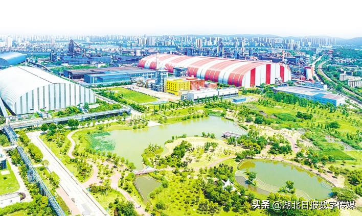 走进“钢铁世家”四代人接棒见证从“钢城”到“港城”